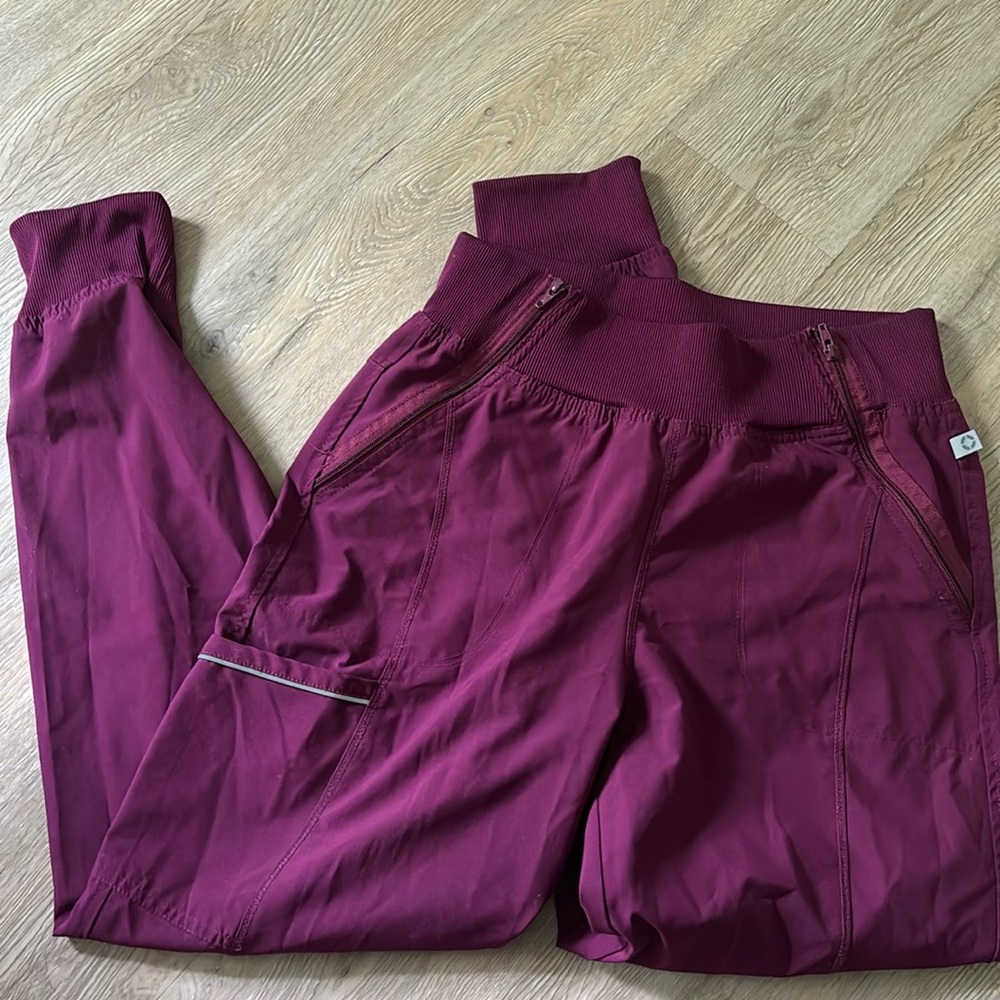 Cherokee infinity scrub bottoms, jogger style